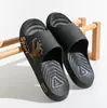 Chinelos esportivos masculinos de verão tamanho grande na moda, novas sandálias de praia PVC de sola grossa para casa e uso externo