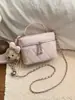 Bolso pequeño transfronterizo 2026 nuevo súper popular para mujer, diseño de nicho a la moda, bolso cruzado con cadena de patrón de diamante, bolso de mano tipo caja