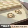 Broche de Metal Ins de Tendencia Europea y Americana de Gama Alta para Otoño e Invierno, Nuevo Broche de Anillo Asimétrico de Diseño Frío de Nicho para Celebridades de Internet