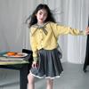 Traje de estilo universitario de primavera y otoño para niñas 2025, nueva ropa de primavera para niños, suéter de punto para niñas, falda plisada, top de dos piezas
