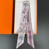 Pañuelo de Seda Twill de Hangzhou Pequeño Largo Nueva Letra Moda Combinable Banda para el Cabello Pañuelo Estilo Occidental Decorativo Combinación Camisa
