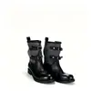 Botas de trabajo retro francesas elegantes de corte ajustado con puntera redonda para mujer, nuevo estilo británico otoño e invierno 2026, botas de moda versátiles y elegantes