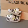 Sapatos para Crianças Pequenas 2026 Novidades da Primavera Sapatos Infantis Meninos Malha Leve Confortáveis Esportivos Casuais Sapatos de Bebê Fofos