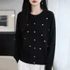 Cárdigan de punto con cuello redondo y bordado de corazón, un nuevo estilo de otoño para mujer, hecho de lana fina, un cárdigan que te hace lucir más joven