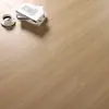 Suelo Laminado Compuesto Reforzado, Imitación Madera Maciza, Impermeable y Resistente al Desgaste, Adecuado para Uso Residencial, Calefacción por Suelo Radiante Interior, 12 mm, Estilo Minimalista Nórdico