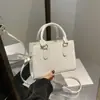 Bolsa Feminina Nova de Verão 2024 Bolsa de Mão Simples Bolsa de Ombro Elegante Bolsa Transversal Casual para o Dia a Dia Bolsa Popular deste Ano