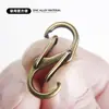 Llavero de Diseño de Nicho Anillo Colgante de Cintura Hebilla en S Elegante Simple Retro Hebilla en Forma de 8 Bronce Llavero de Metal Antirrobo
