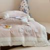 Juego de cama individual/doble de patchwork bordado de estilo caricatura fresco y sencillo, de algodón 100% de doble capa con hilo arrugado de tres/cuatro piezas, textil para el hogar con un lindo conejo