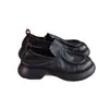 Sapatos pretos de couro macio com corte profundo retrô, novos sapatos femininos 2025, mocassins slip-on de couro macio com sola macia para outono para mulheres