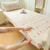 Juego de tres piezas de sábana de gasa de doble capa para dormir desnudo, estampado de dibujos animados, protector de cubierta de cama individual/doble para dormitorio, cubierta de colchón Simmons