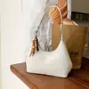 Bolso Cruzado de Hombro Único con Colgante Texturizado Color Sólido Casual Estilo Coreano Verano 2026 Nuevo Elegante Bolso Dumpling para Mujer