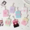 Estilo Girly Hisocute Portatarjetas Rígido de 3 pulgadas para Proteger Tarjetas de Idolos, Tarjetas de Campus, Tarjetas de Autobús, Tarjetas de Identificación y Porta Tarjetas