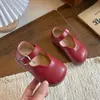 Zapatos Pequeños de Cuero Retro para Niñas 2026 Primavera/Otoño Nuevos Zapatos Mary Jane Punta Redonda Boca Baja Velcro Estilo Universitario Zapatos de Princesa