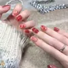 Uñas Portátiles de Oso a Cuadros con Estampado de Pata y Flores Pequeñas, Marrón Cálido con Purpurina Fina para Otoño e Invierno, Piezas de Uñas Desmontables Retro Lindas