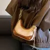 Bolsas de Moda 2026 Nova Bolsa de Mão em Forma de Lua Crescente para Mulheres, Estilo de Nicho, Bolsa de Ombro e Transversal Texturizada, Bolsa de Braço Versátil e Estilosa
