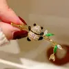 Broche Lindo de Panda Estilo Chino para Mujer, Accesorio de Traje de Gama Alta, Broche que Simboliza el Progreso Continuo, Pin Antideslumbrante al por Mayor