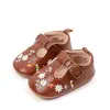 Zapatos de bebé de moda multicolor primavera y otoño nuevos bordados para niños pequeños de cuero suela de goma antideslizante casuales para bebé