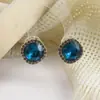 Brincos Quadrados Azuis de Zircônia Estilo Palácio Retrô Luxo Acessível Clipe de Orelha Disco Bobina de Mosquito Sem Furo Brincos de Nicho para Mulheres