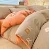 Conjunto de Roupa de Cama de Flanela de Algodão Lavado com Estampa Fresca Quatro Peças Lençol Capa de Edredom Fronha Fronha Conjunto de Três Peças para Cama de Solteiro de Dormitório Estudantil