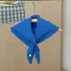 Cachecol de tricô plissado em ferro cruzado, aquecedor de pescoço confortável e amigo da pele para meninos e meninas, novo cachecol de tricô triangular para usar nos ombros