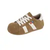 Tênis casuais novos, estilo coreano, modernos e versáteis para estudantes do sexo feminino, perfeitos para street style e uso no outono.