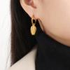 Novos brincos de pingente irregulares com design de nicho personalizado em aço titânio banhado a ouro joias atacado feminino