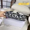 Original2025 Novo Modelo Série Dourada Bordado de Monograma Bolsa de Ombro Transversal Versátil da Moda