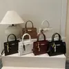 Moda Elegante 2026 Otoño Nuevo Bolso de Mano Simple Estilo Occidental Bolso de Hombro Único Bolso Cuadrado Retro Bolso Cruzado para Mujer