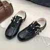 Sapatos Casuais Femininos de Couro Estilo Retrô com Aumento Oculto de Altura, Novos Tênis Planos Versáteis com Fivela Dupla para Primavera 2026
