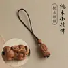 Pingente de Madeira de Pessegueiro Galho Sudeste Espada e Machado Amuleto de Segurança para Homens e Mulheres, Pingente de Bebê Amuleto, Pen Drive USB, Mochila, Cordão para Celular