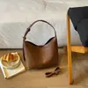 Bolsos de mujer modernos y elegantes 2026 bolso tote de mujer para otoño e invierno bolso de hombro retro simple de gran capacidad