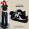 Sapatos Femininos HuiLi Mirtilo Pequeno Sapatos de Treino Alemães Femininos 2026 Novo Outono Mais Vendidos Solado Macio Ballet Esportes Casuais Tênis de Skate Feminino