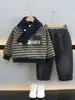 1110 Conjunto de Forro Polar para Niños 2026 Otoño e Invierno Nuevo Estilo Coreano Jeans Engrosados con Forro Polar Conjunto de Dos Piezas Moderno