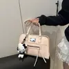 Bolsa de Ombro de Grande Capacidade para Mulheres 2025 Nova Moda Primavera e Verão Versátil Estilo Bolsa Bowling Estilo Estrangeiro Bolsa Tote