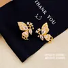 ¡Incrustado con piedras brillantes! Aretes de mariposa con clip de oro real de 18k bañado en circonita, aretes de estilo francés de lujo ligero, aretes de nicho al por mayor