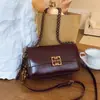 2025 Nueva Moda Bolso Cuadrado Pequeño de Cuero Escarchado con Empalmes Bolso Casual con Cadena Plegable para Llevar en la Mano o al Hombro Bolso Cruzado Versátil