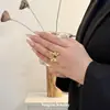 Anillo de Moño Rojo y Verde Zirconia, Estilo Palacio Deslumbrante, Lujo Ligero, Artesanía Exquisita, Versátil, Alto Valor Estético, Realza el Tono de Piel, Anillo de Estilo Vintage