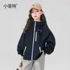 Nueva colección de otoño 2026 para niñas: chaqueta softshell ligera a prueba de viento, con capucha, prenda exterior versátil para niños mayores