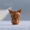 Directo de fábrica tallado de sándalo caricatura lindo estilo nacional texto juego a través del agujero accesorios llavero colgante accesorios venta al por mayor