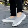 2026 Nuevos Zapatos de Mocasín Cómodos para Mamá de Primavera/Verano Zapatos Versátiles de Tela Zapatos Ligeros para Mujer Venta al por Mayor Gris Claro