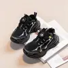 Zapatillas para niños otoño 2024 nuevo estilo zapatos de malla para niños zapatos de malla transpirables para niñas zapatos de papá suela blanda zapatillas para correr modernos