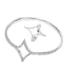 El juego de anillo y pulsera de moda de lujo más vendido de Amazon con diseño de ráfaga de estrellas calado y diamantes