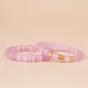 Pulseira de Cristal Pedra Olho de Gato Rosa para Mulheres, Apresentando um Design Fresco e Delicado de Cristal Olho de Gato Pedra da Lua Rosa Combinado com Contas Douradas de Areia