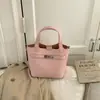 2026 Bolso Casual Versátil Simple Nuevo para Mujer, Bolso de Mano de Nicho Estilo Coreano, Textura de Alta Calidad, Bolso de Hombro y Cruzado Súper Popular