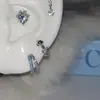 Aretes Hélice Hueso del Oído Colgante Copo de Nieve Cruz Azul Acero de Titanio Aro de Oreja Cruzado en forma de U Apilados con Aretes Azules Dobles de Nicho para Mujer