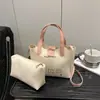 Bolsa de Mujer Linda y Elegante 2025 Nuevo Verano Gran Capacidad Bolsa para Suegra Moderna y Versátil Simple Bolso de Hombro Tote para Viajes