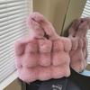 Bolsa de felpa cálida para mujer 2024 otoño e invierno nueva moda bolsa esponjosa bolsa de mano portátil gran capacidad esponjosa