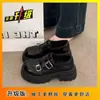 Mocassins Femininos Modernos de Solado Grosso 2026 Novo Estilo Britânico Preto Fivela de Velcro Bico Largo Sapatos Femininos de Solado Macio