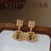 Novos Brincos Geométricos Coloridos Esmaltados Estilo Francês Retrô com um Toque de Luxo Leve e Sofisticado, Brincos Versáteis com Pino de Prata para Mulheres