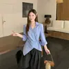 Moda Feminina Outono 2026 Tamanho Plus Elegante Camisa Casual Leve Listrada com Gola Reversível Slim Fit Jovem